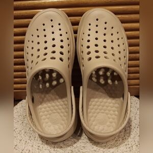 Joy Bee Active Ivory Clogs. Size 9